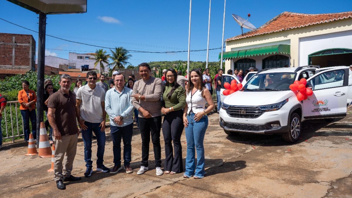 Dr. Ismael adquire carro 0km para Prefeitura de Santa Cruz da Baixa Verde
